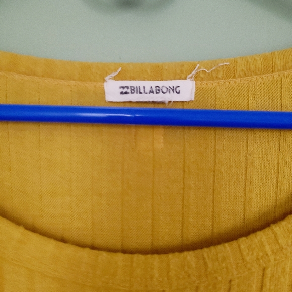 Billabong mustard color sweater - Picture 3 of 4